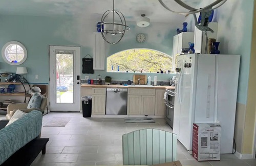 Charleston House | The Tree Top Terrace- is private, close to ocean & downtown on James Island.