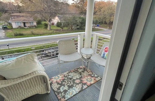Charleston House | The Tree Top Terrace- is private, close to ocean & downtown on James Island.