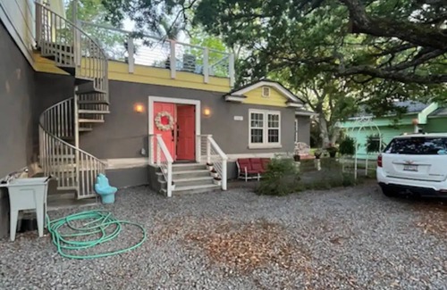 Charleston House | The Tree Top Terrace- is private, close to ocean & downtown on James Island.