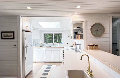 Harbor Springs Cottage | The Treehouse @ Old Trail | Tunnel of Trees | Lake Michigan Access