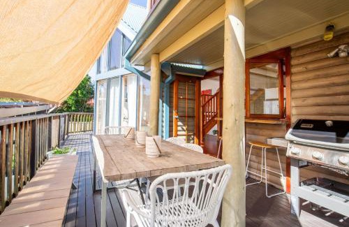 Culburra Beach House | The Treehouse Pet Friendly 2 Mins Walk to Beach