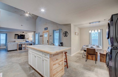 Longtown Cabin | The Triple Nickel Eufaula · Cozy Eufaula Cabin | Hot Tub & Fire Pit Retreat