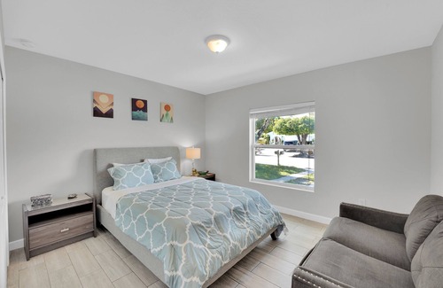 Poiciana Park II House | The Tropical Shade of Paradise. Spacious 3B, 2B Sleeps 6. Accept Long-term