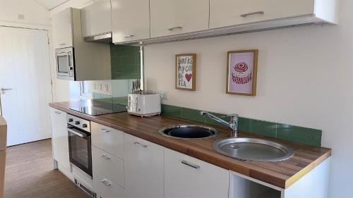 Crieff Apartment | The Tummel Lodge with Hot Tub in Crieff
