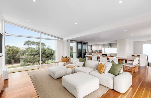 Torquay House | The Ultimate Sands Retreat Pool, Beach & Golf