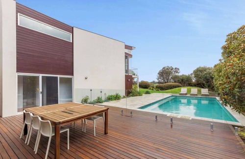 Torquay House | The Ultimate Sands Retreat Pool, Beach & Golf