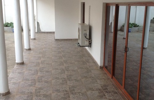 Libreville House | The unique experience of the " Gabon Gray Parrot sleeping room "