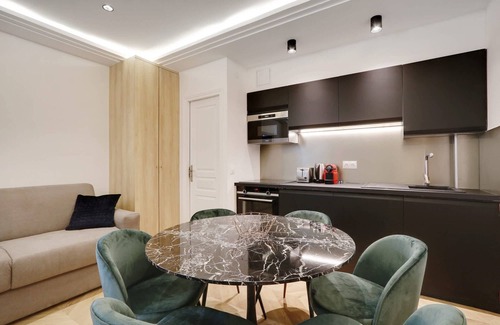 Strasbourg -Saint-Denis Apartment | The Upper Marais Superb Apartment for 6 People