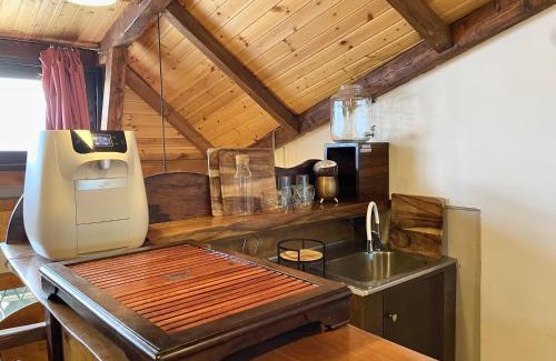 Tel Aviv Hotel | The Urban Chalet Inn