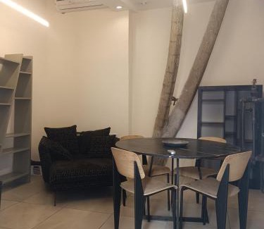 Tel Aviv Hotel | The Urban Chalet Inn