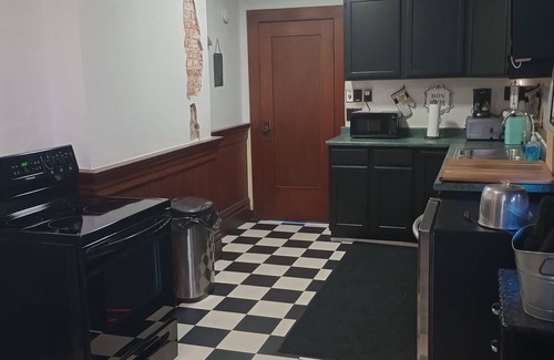 Fairfield House | The Vault /Historical 1800s Bank 7min Off I-64. Downtown Main street