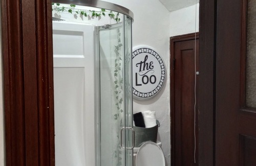 Fairfield House | The Vault /Historical 1800s Bank 7min Off I-64. Downtown Main street