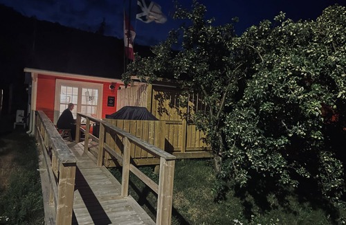 Cupids House | The Vaulted Tiny house w/Hot Tub-A Luxury Stay in Cupids NL