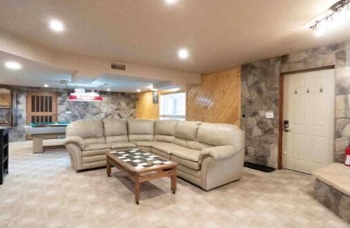 Brownstown Apartment | The View House—Just minutes from SOZO.