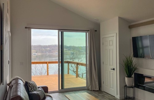Grove Cabin | 'The View on Grand' Epic Lake Views Modern Luxury