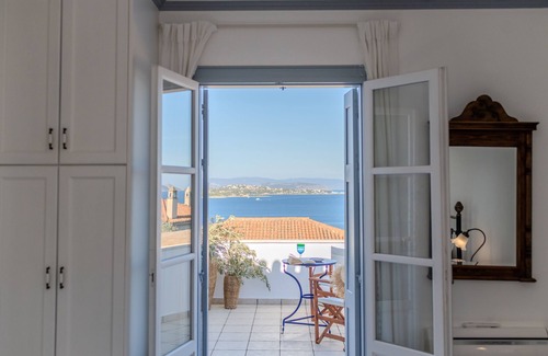 Spetses Villa | The Villa Evita in Spetses. Stunning view, private pool and daily maid service.