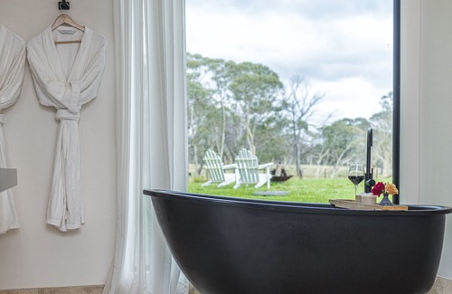 Penrose Villa | The Villa @ The Vale Penrose - Country chic private Villa with outdoor Spa