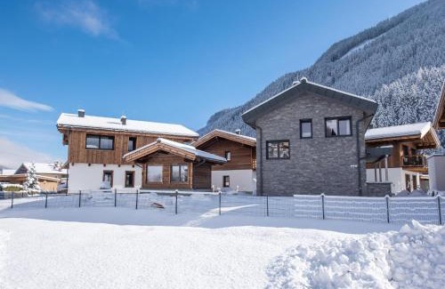 Wald im Pinzgau House | The village - chalet stone house