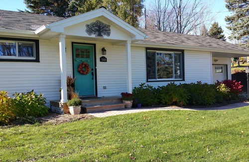 Lake Leelanau House | The Village of Lake Leelanau is centrally located in Leelanau County.