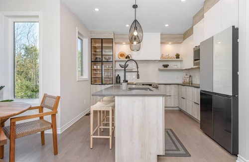 Kemptville House | The Wabi Sabi: 5-bedrooms luxury golf course home