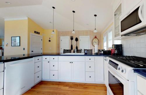 Nelscott House | The Warren at Olivia Beach