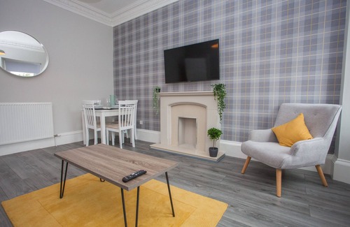 Greenock Apartment | The Warwick Apartment.