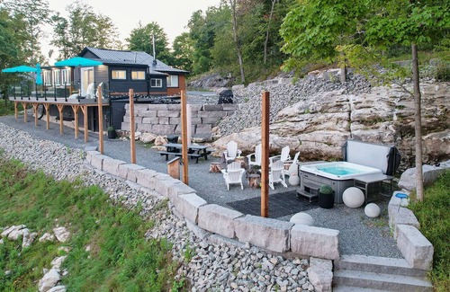 Frontenac House | The Water's Edge-A Modern Waterfront Cottage Rental