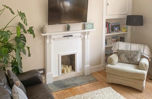 Dunfermline House | The Wee Cottage - Uk42919