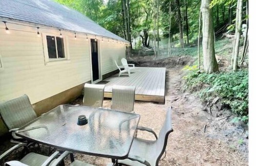 Beulah Cottage | THE WEEKENDER ↠ CRYSTAL LAKE GETAWAY