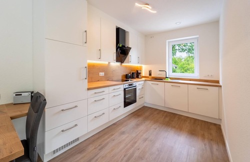 Bad Zwischenahn Apartment | The "Weißer Weg" vacation apartment offers 81 square meters of modern comfort for up to four people.