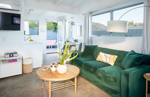 Tahquitz River Estates Hotel | The Wesley Studio 1 by AvantStay | Retro & Spacious Studio | ADA Accessible