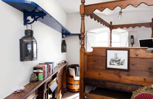 Newport House | The West Usk Lighthouse Lightkeepers Lodge