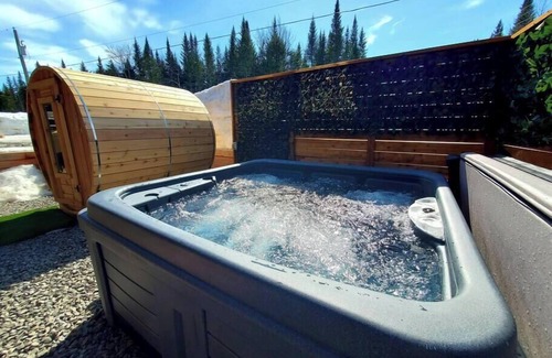 Shannon Ski Chalet | The Western Spa Sauna Bar & Billiards