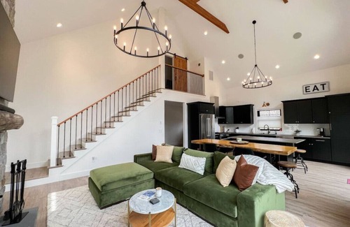 North Conway House | The Whitaker House | Luxe | Heart of the Valley