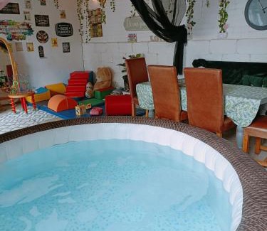 Newark Bed & Breakfast | The White Dove Bed and Breakfast with Glamping Newark showground