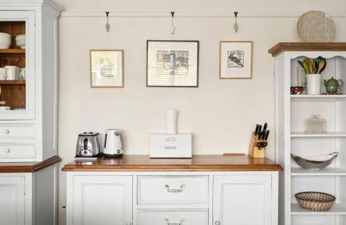 Apollo Bay House | The White House Prime Location and Oozing Character