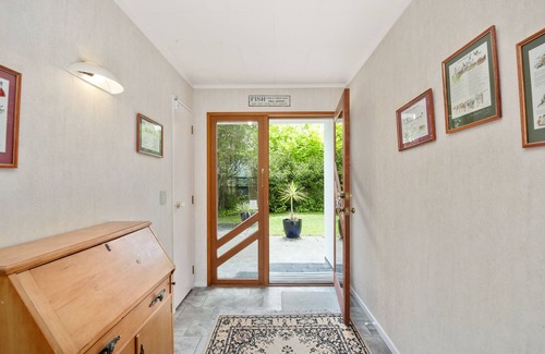 Wharewaka Cottage | The White House - Taupo Holiday Home