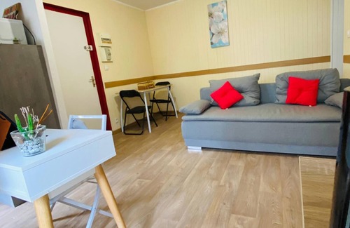 Rive Droite Apartment | The whole loc -Beautiful Bright Apartment -*WIFI 6*-