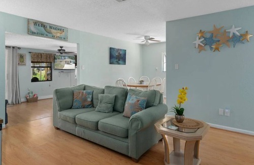 Weeki Wachee Gardens House | The Wiki-Tiki / Great Location/ on the Weeki-Wachee/ 3 Kayaks