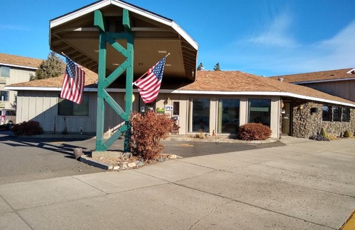 Enterprise Hotel | The Wilderness Inn