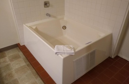 Enterprise Hotel | The Wilderness Inn