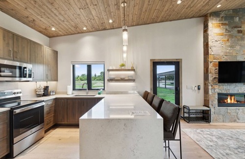 Hamilton Cabin | The Willow Suite Cabin