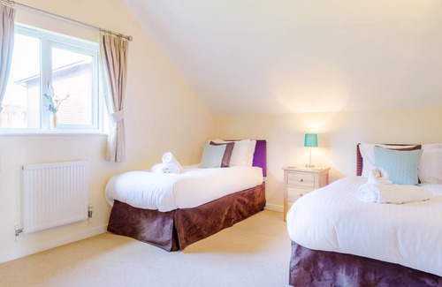 Winnard's Perch Ski Chalet | The Willows - Scandinavian style lodge offering spa, swimming pool, fishing and more. Dog friendly