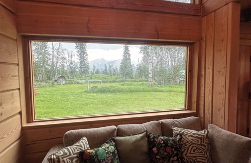 Blaeberry Cabin | The Wise Owl's Roost. A luxury cabin with hot tub and amazing mountain views