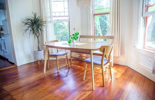 Oak Park Apartment | The Wisteria Hideaway
