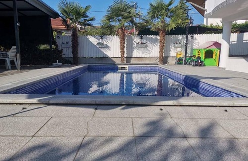 Kavadarci House | The Withe HousenCharming 2-bedroom house in serene Kavadarci with AC