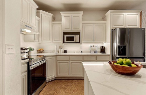 Catoosa House | The Woodbriar, close to Hard Rock Casino, downtown Tulsa/BOK + patio w/fire pit