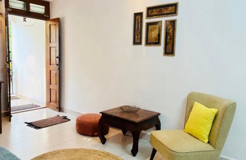 Mandrem House | The YelloMello House 1BHK fast Wi-Fi AC Pet-Friendly Cosy Cottage