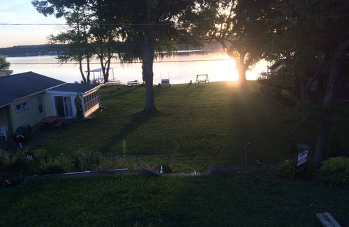 Fair Haven Cottage | The "Yellow Cottage" waterfront Little Sodus/Fair Haven Bay