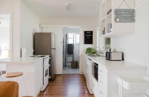 Lake Conjola House | The Yellow Door Lakehouse